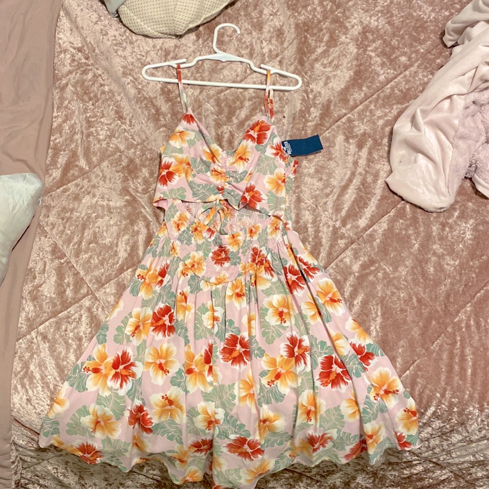 Hollister Floral Romber